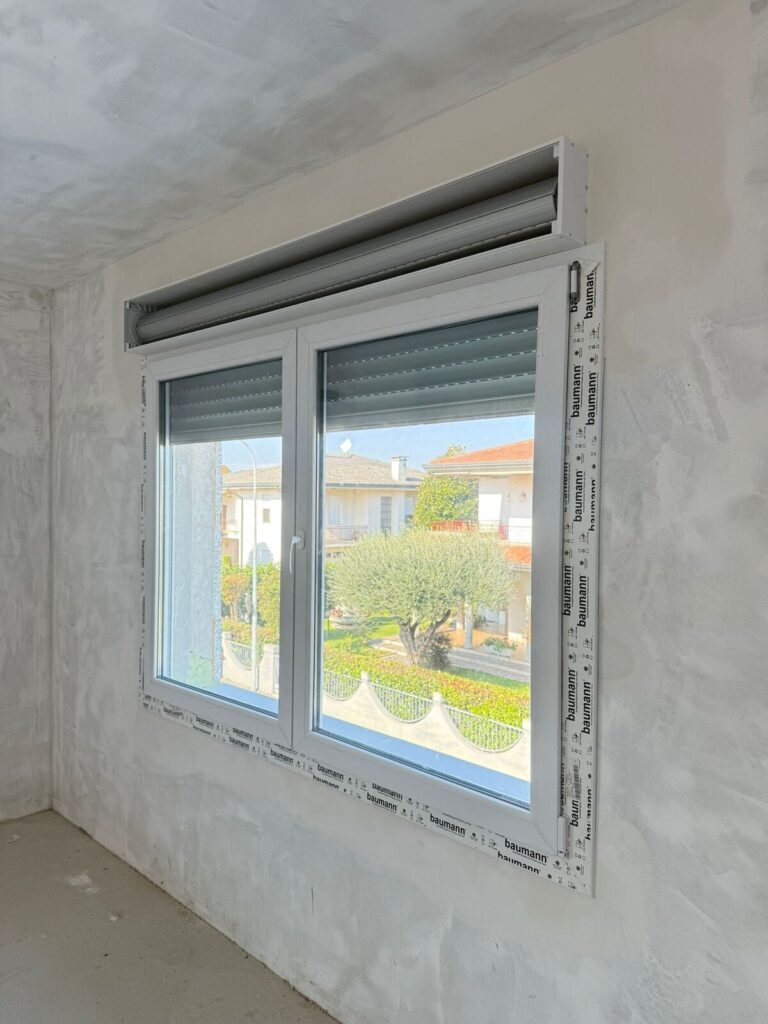 finestra-pvc-bianco-cassonetto-monoblocco