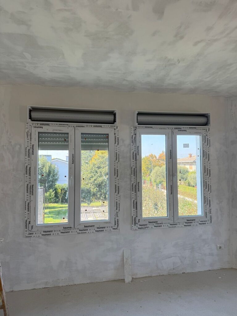 finestre-pvc-bianco-monoblocco-camera