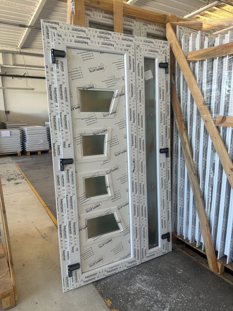 Portoncino PVC laterale fisso produzione - Gruppo Tenko