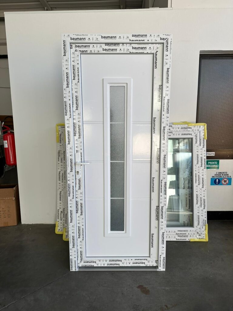 Portoncino PVC moderno vetro verticale - Gruppo Tenko