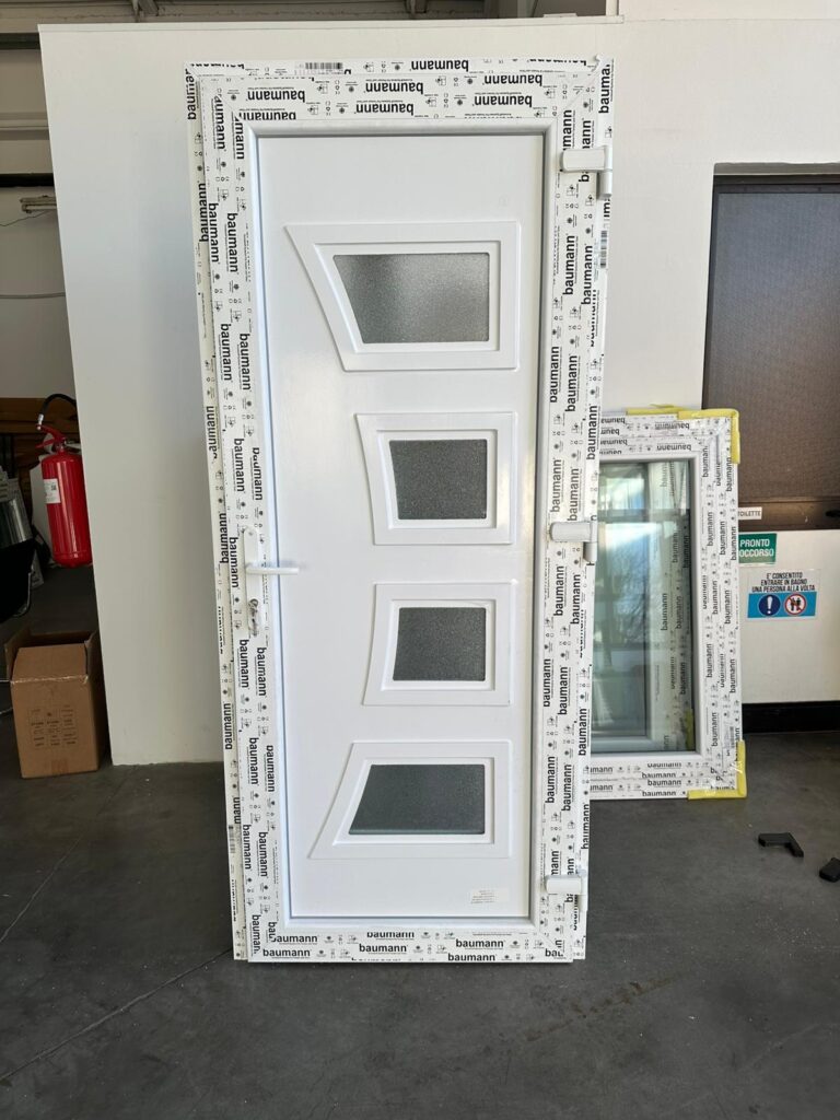 Portoncino PVC quattro vetri frontale - Gruppo Tenko