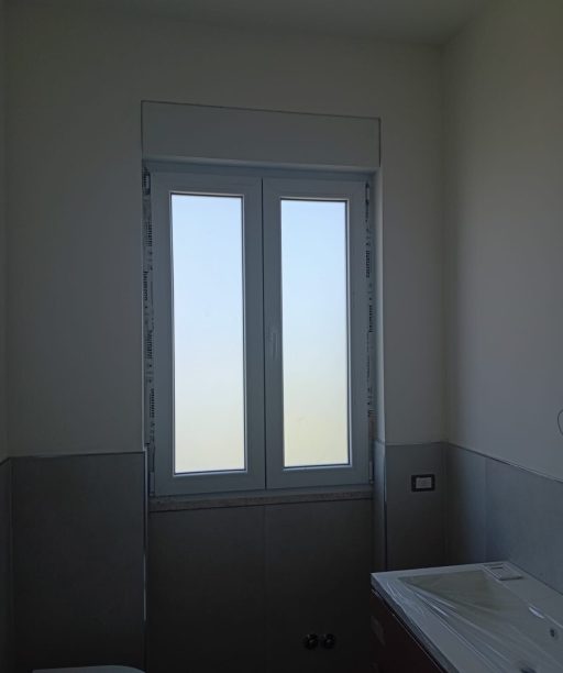 finestra-pvc-bianco-bagno